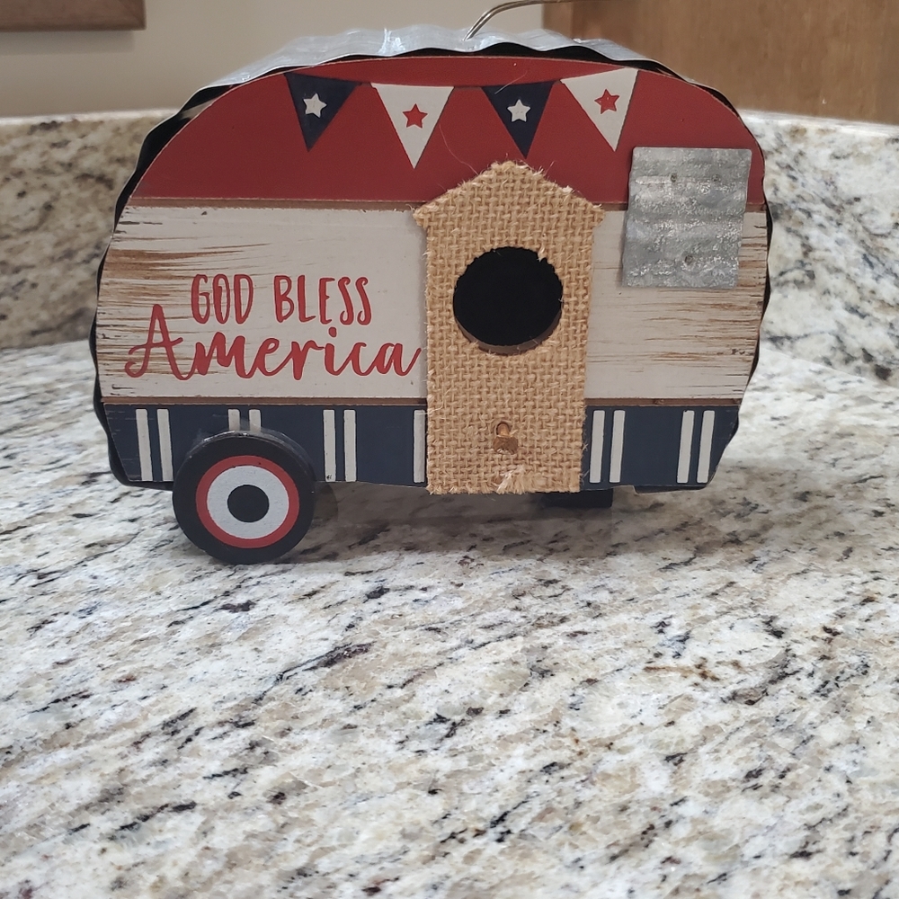 Patriotic Camper Style Birdhouse-NWT